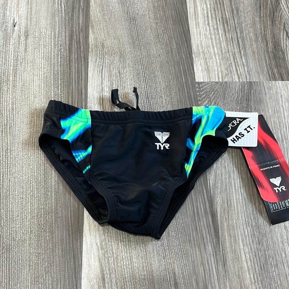 NWT TYR racer